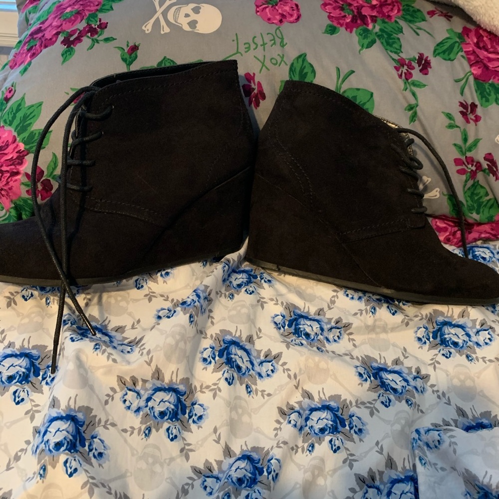 Black Arizona wedge bootie